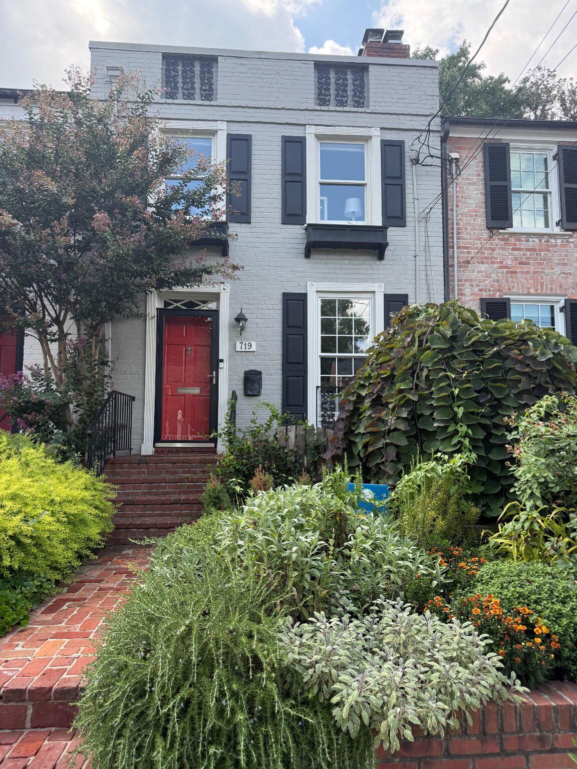 Property Photo:  719 S Royal Street  VA 22314 