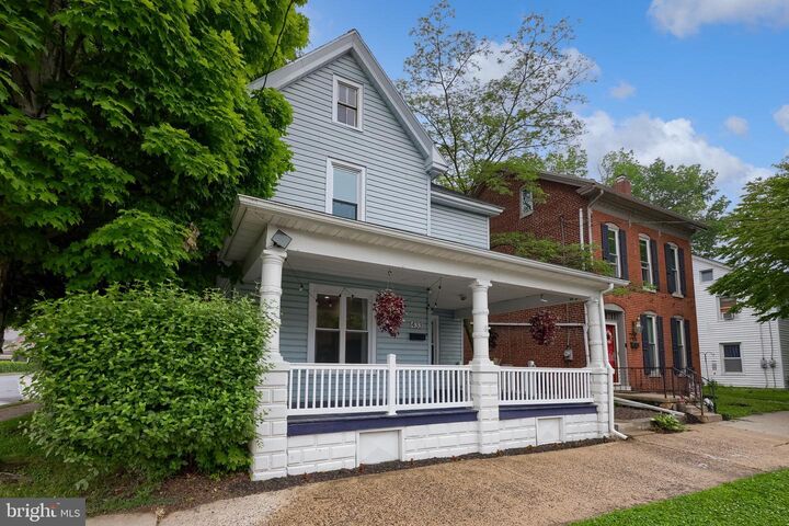 Property Photo: 433 Main Street PA 17517