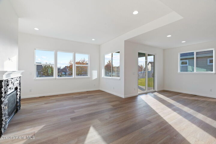 Property Photo:  1092 E Walton Ct  ID 83854 