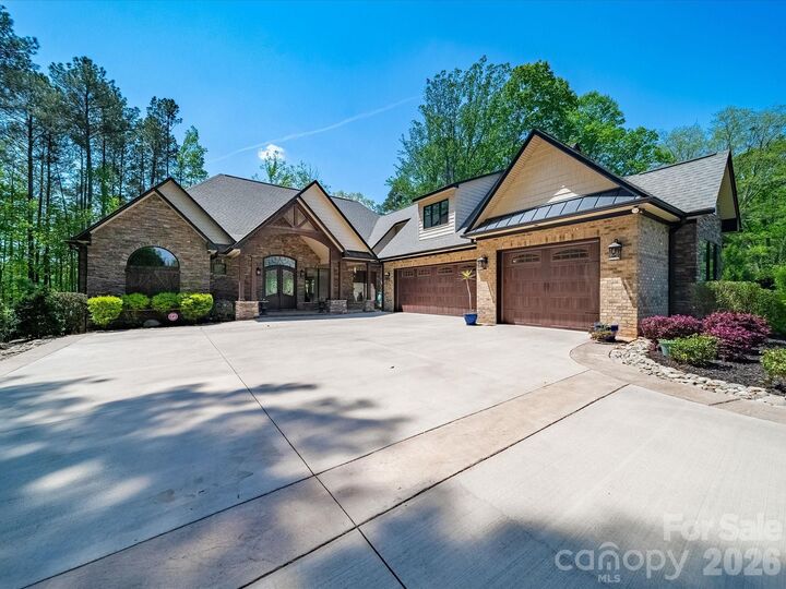 Property Photo: 1579 Sunset Pointe Drive NC 28146