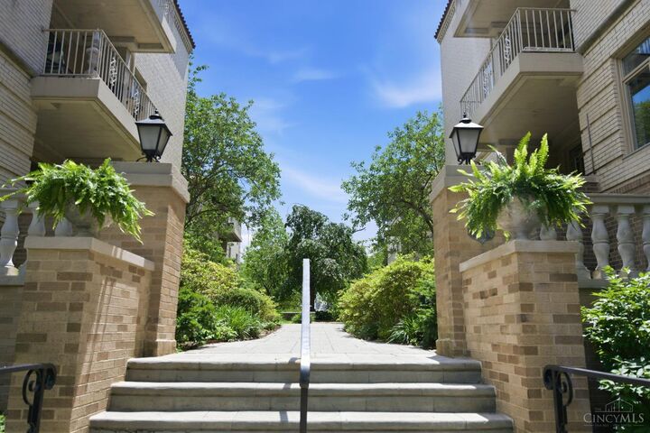Property Photo: 2372 Madison Road OH 45208