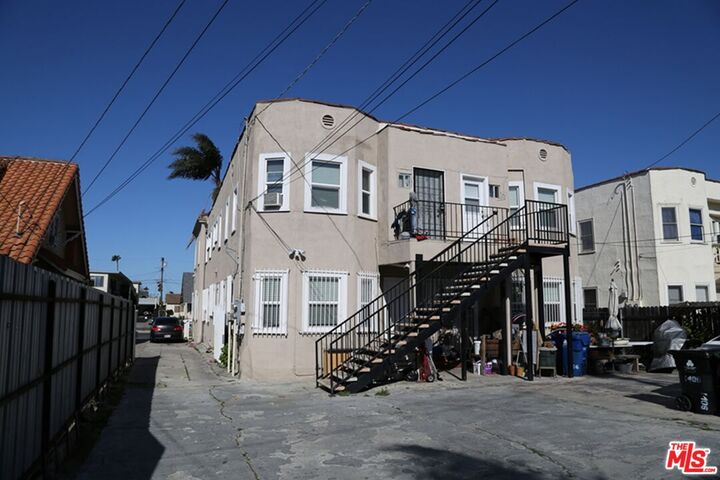 Property Photo:  1406 2nd Ave  CA 90019 