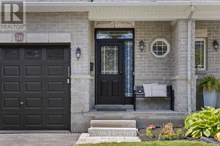 Property Photo:  510 Pepperville Crescent  ON K2M 0E5 