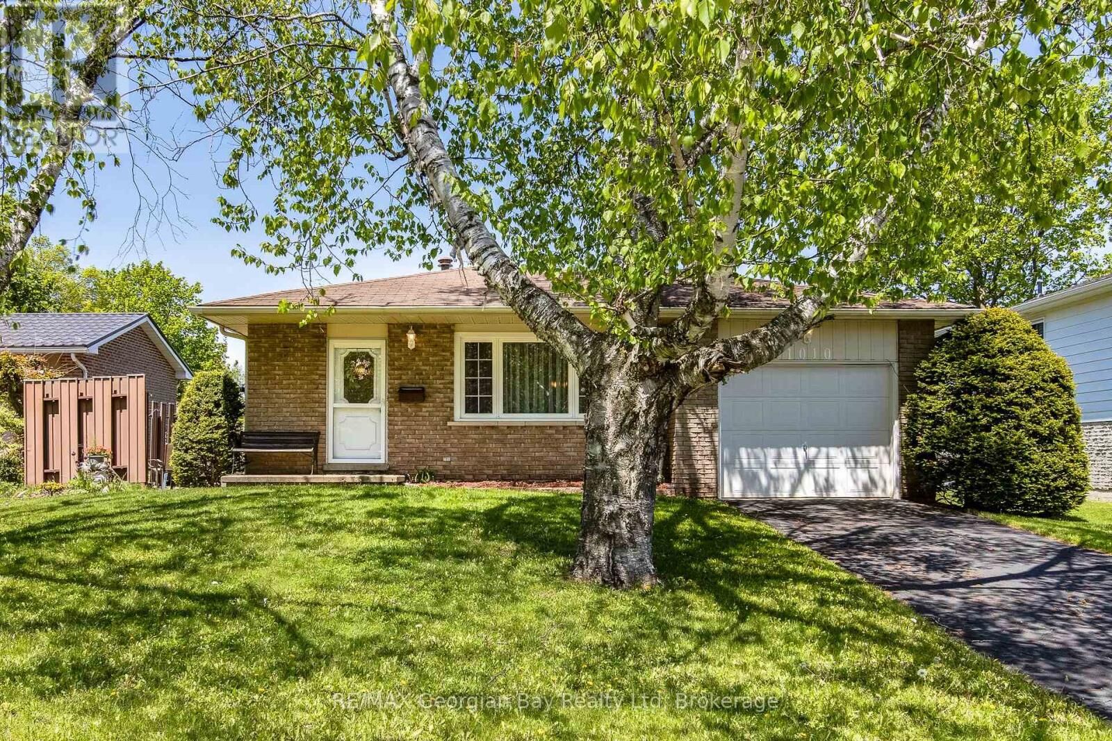 Property Photo:  1010 Glen Eagles Crescent  ON L4R 2R1 