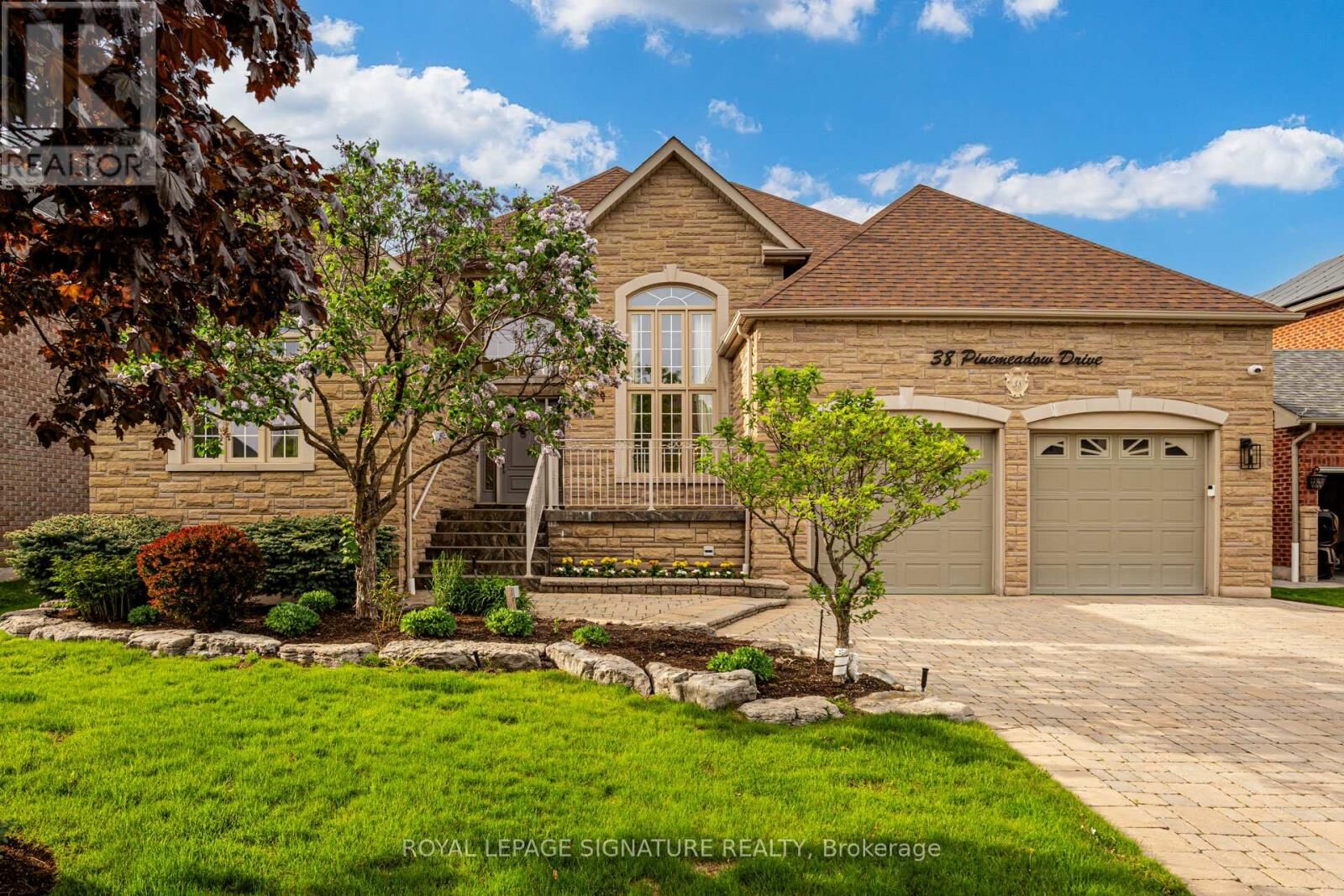 Property Photo: 38 Pinemeadow Drive ON L4L 9C5