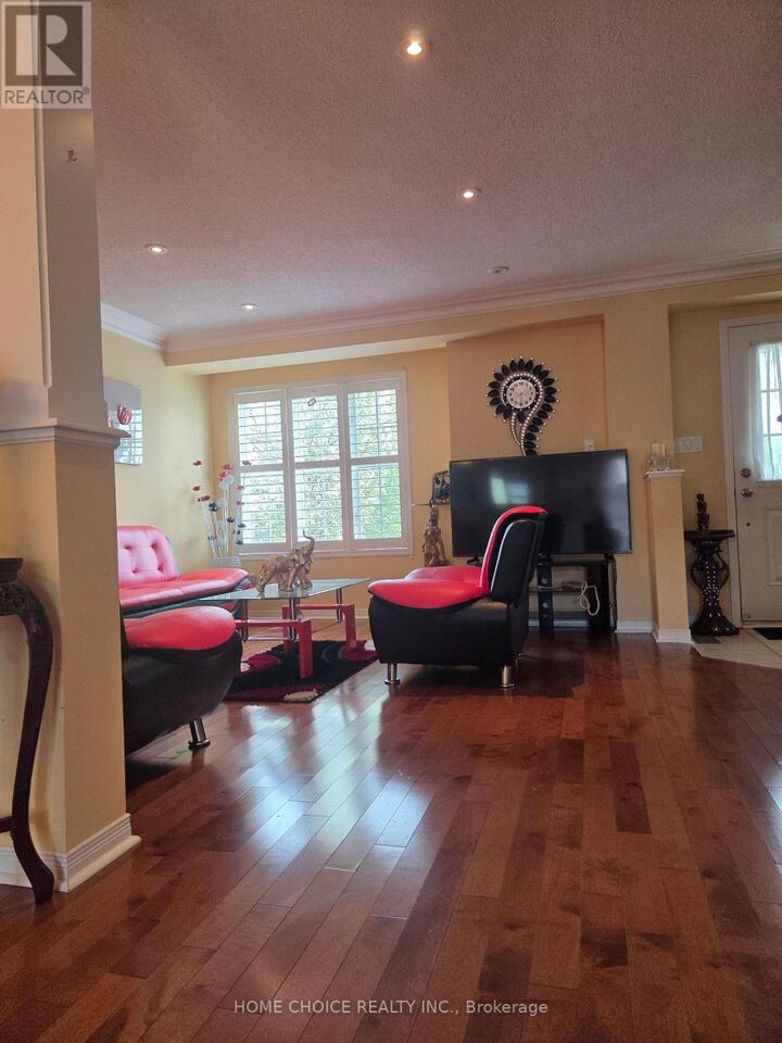 Property Photo:  460 Woodmount Drive 52  ON L1K 0K4 