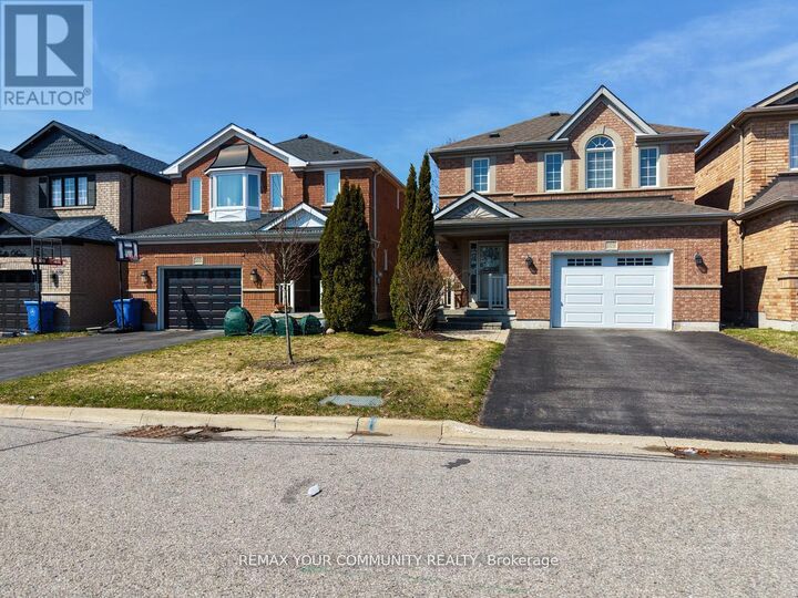 Property Photo:  109 Collis Drive  ON L4G 7V2 