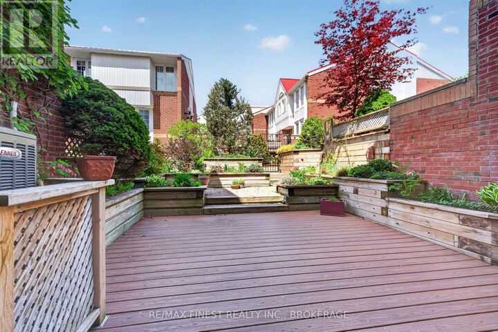 Property Photo:  1 Place D'Armes 16  ON K7K 6R8 