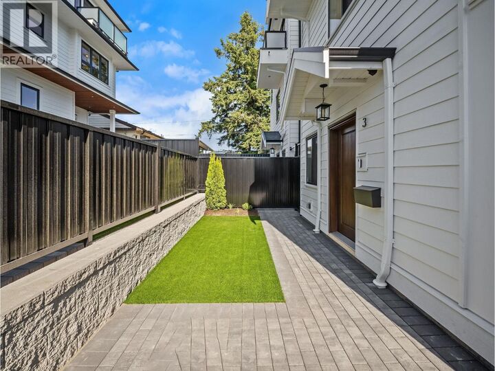 Property Photo:  3786 Peter Street 3  BC V5J 1N4 