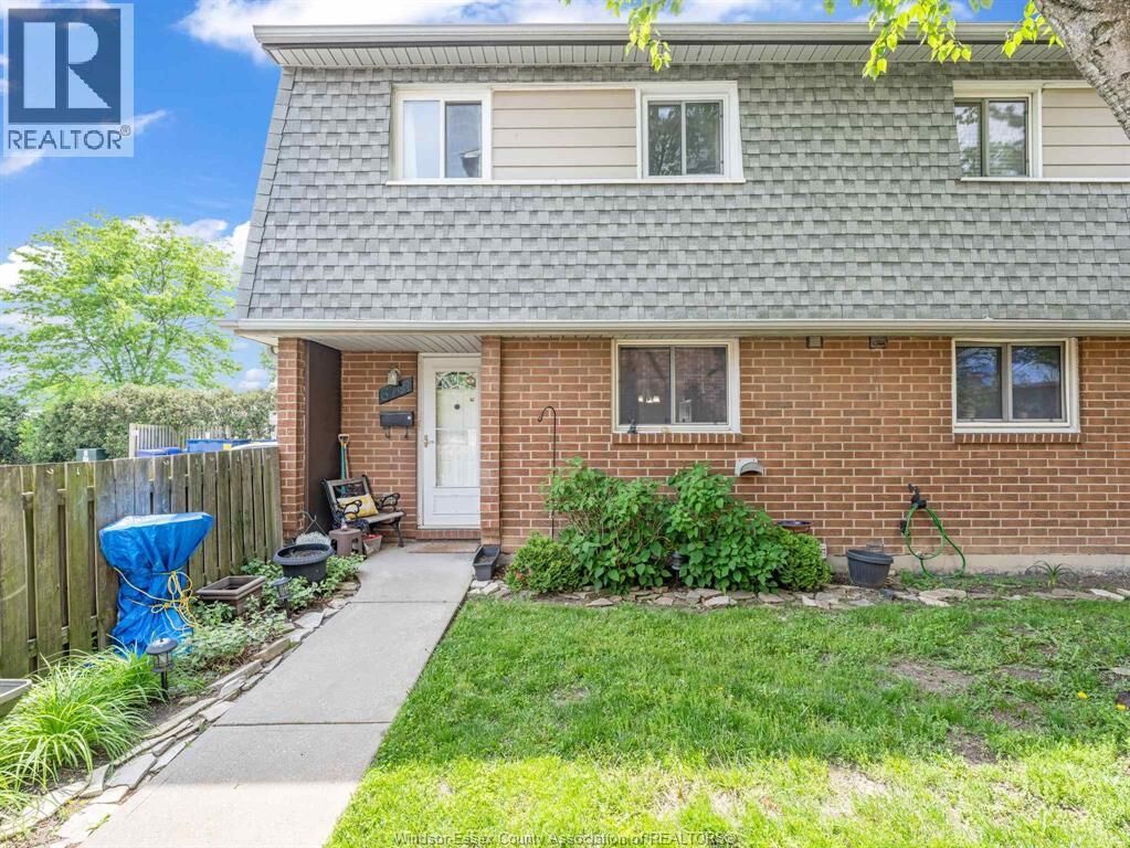 Property Photo: 6701 Rose-Ville Garden Drive ON N8T 1J3