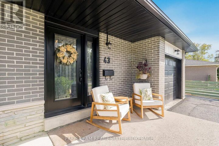 Property Photo:  43 Jeffrey Street  ON L4M 4L4 