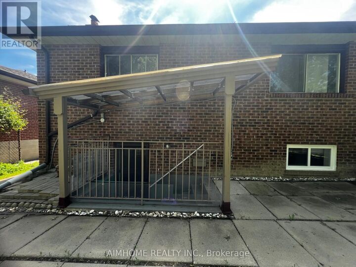 Property Photo:  83 Mintwood Drive  ON M2M 3A6 