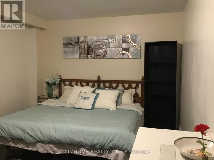 Property Photo:  68 Claver Avenue  ON M6B 2W2 
