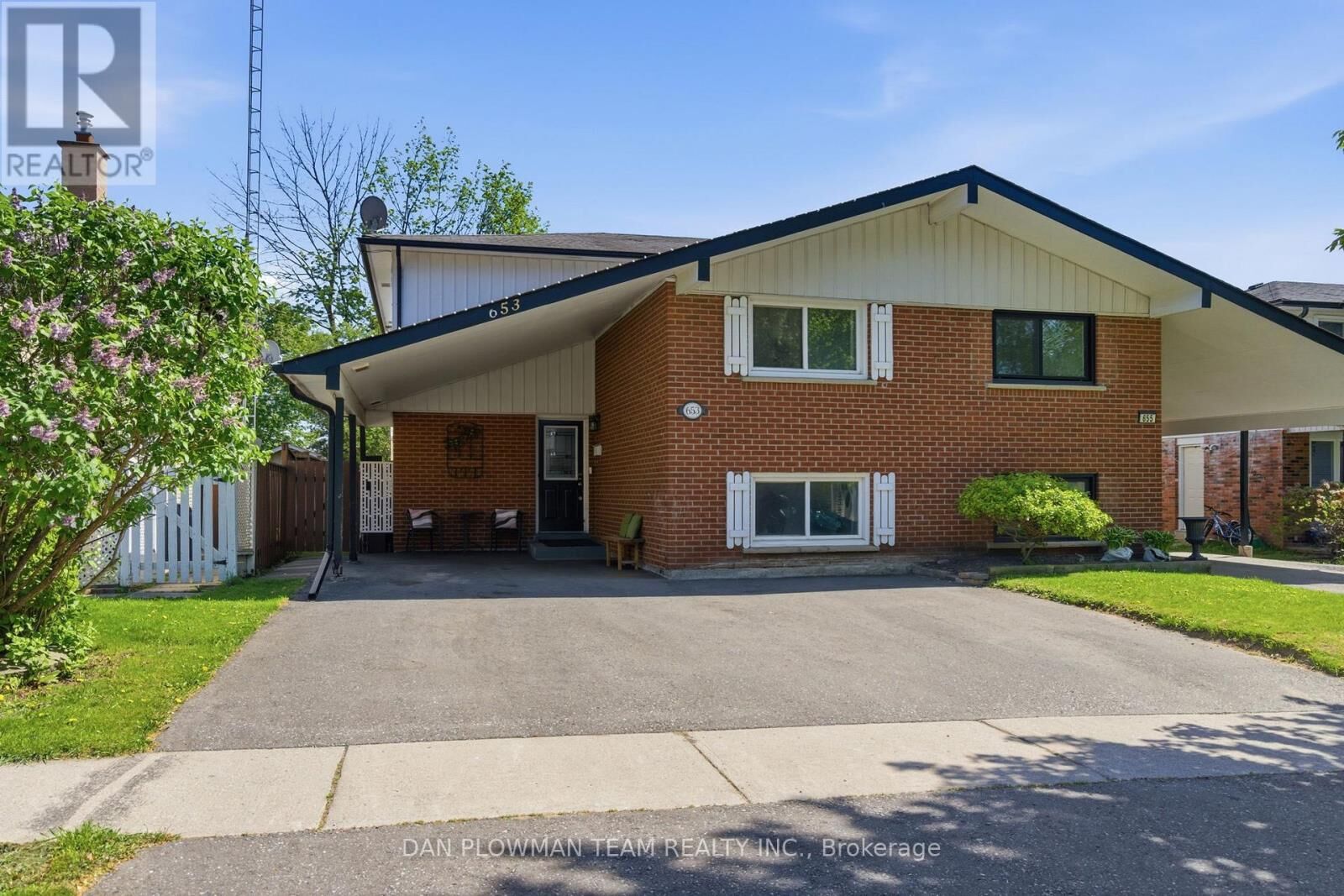 Property Photo: 653 Berwick Crescent ON L1J 3E6