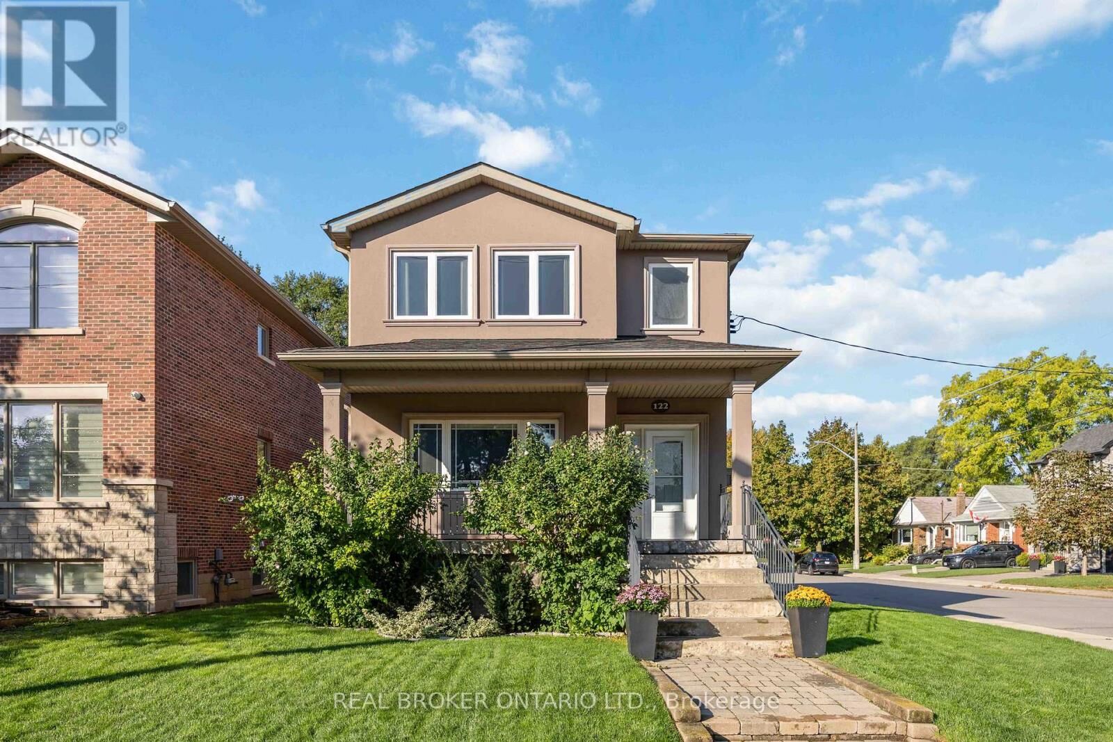 Property Photo:  122 Cedarcrest Boulevard  ON M4B 2P3 