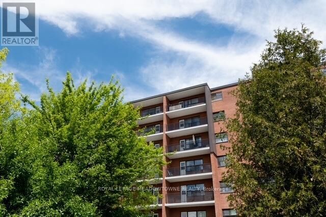 Property Photo: 1017 Seneca Avenue 705 ON L5G 3X5