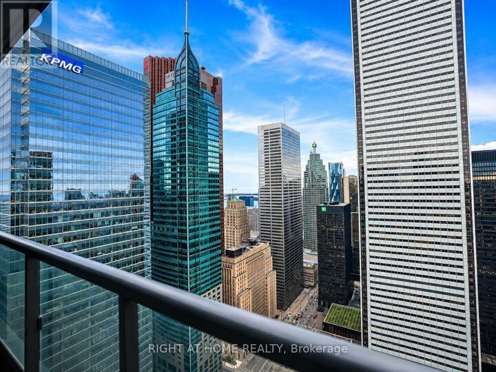Property Photo:  70 Temperance Street 5210  ON M5H 4E8 
