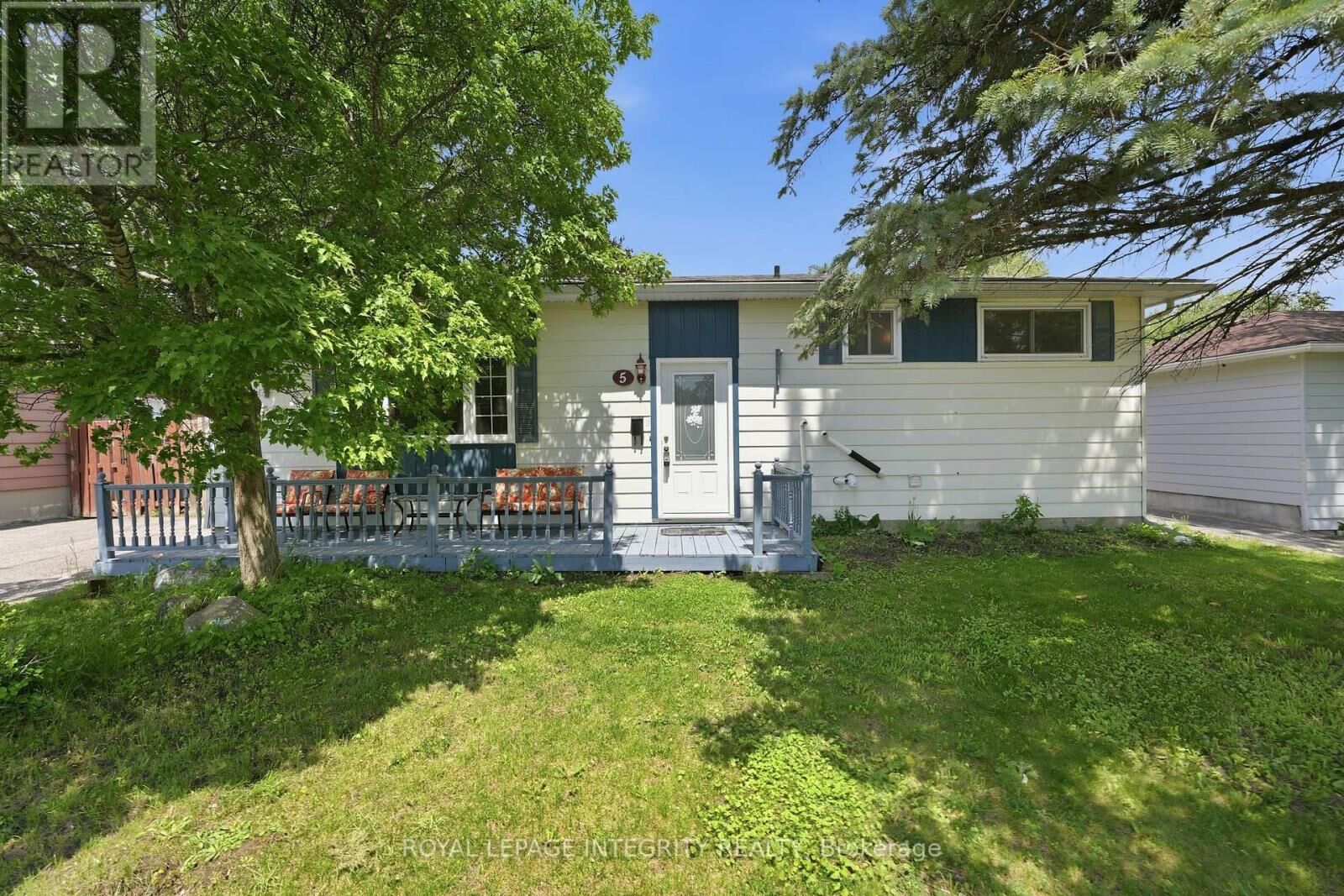 Property Photo:  5 Sheldrake Drive  ON K2L 1S5 
