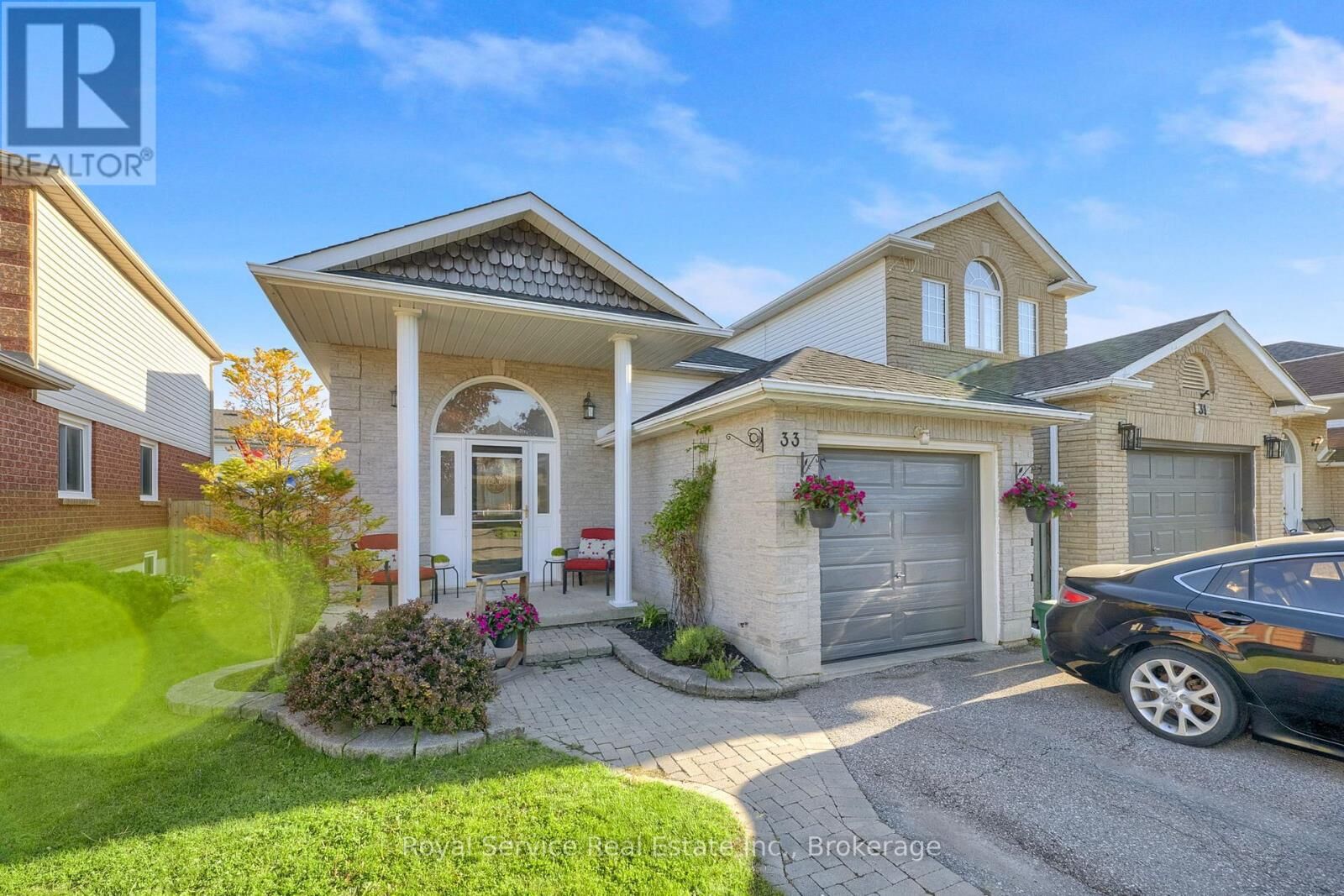 Property Photo:  33 Mallory Street  ON L1E 2B4 