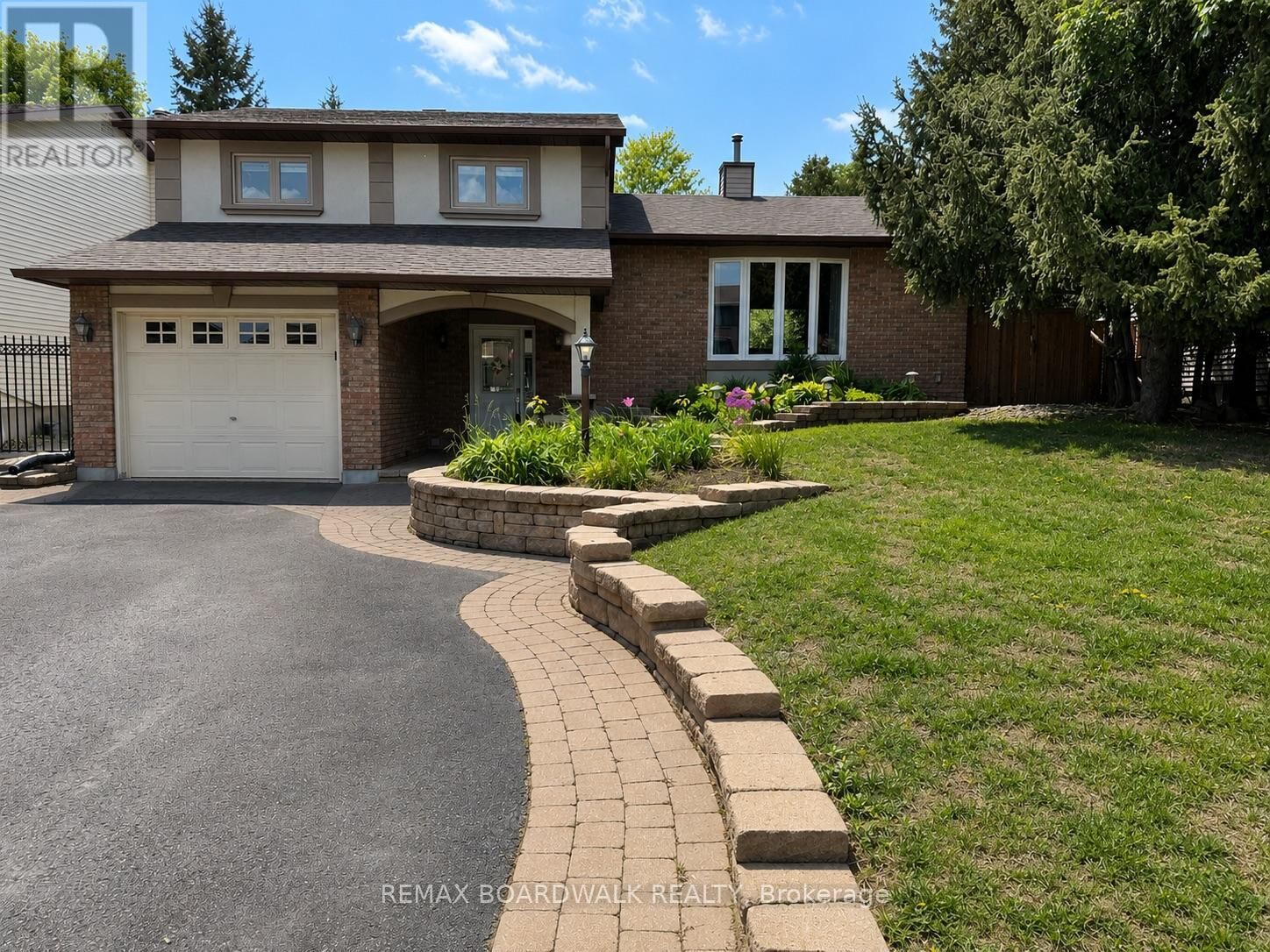 Property Photo:  22 Bartley Crescent  ON K2J 2J7 
