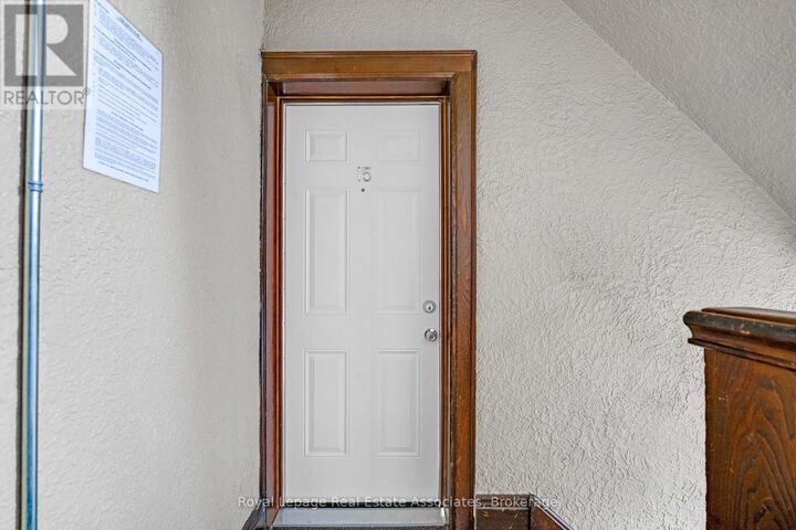 Property Photo: 2 Vineland Avenue 15 ON L8M 1R4