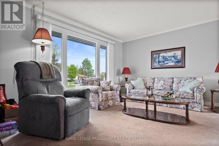 Property Photo:  954 Kenshaw Street  ON K7P 1M1 