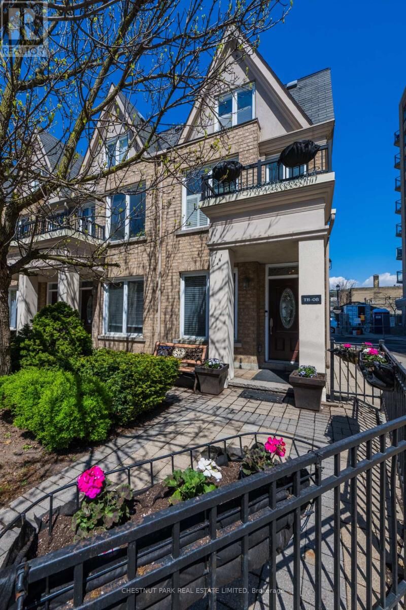 Property Photo: 140 Bathurst Street Th8 ON M5V 3N8
