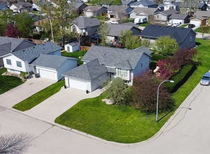 Property Photo: 34 Prout Drive MB R1N 3N4
