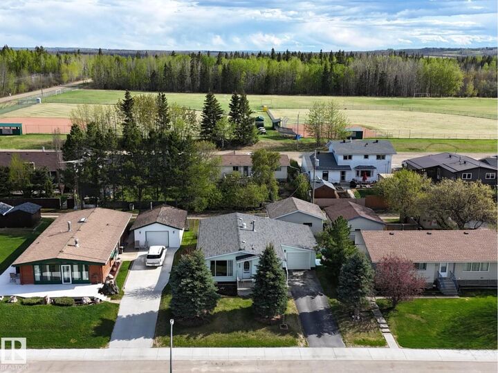 Property Photo: 4617 47 Av AB T0E 0T0