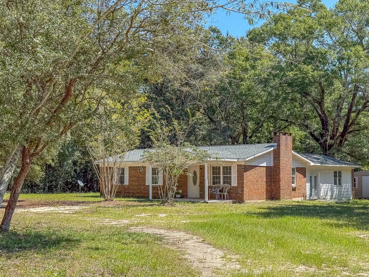 Property Photo:  5703 Old River Road  FL 32531 
