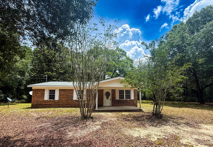 Property Photo:  5703 Old River Road  FL 32531 