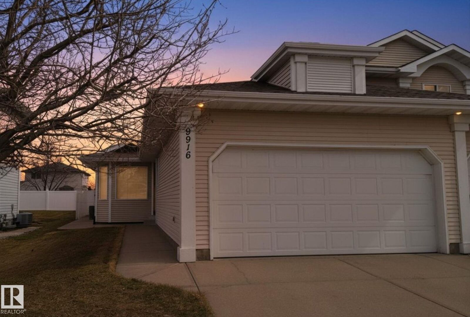 Property Photo:  9916 178 Avenue NW  AB T5X 5X2 