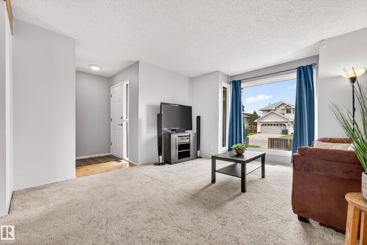 Property Photo:  3004 36 Street NW  AB T6L 4V9 