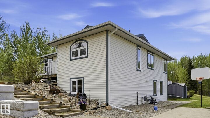 Property Photo: 27507 Twp Road 544 23 AB T8R 2B5