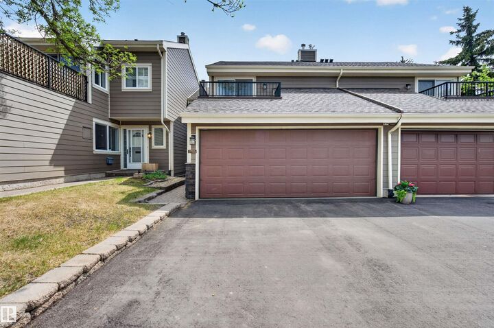 Property Photo:  2705 124 Street NW  AB T6J 4T2 