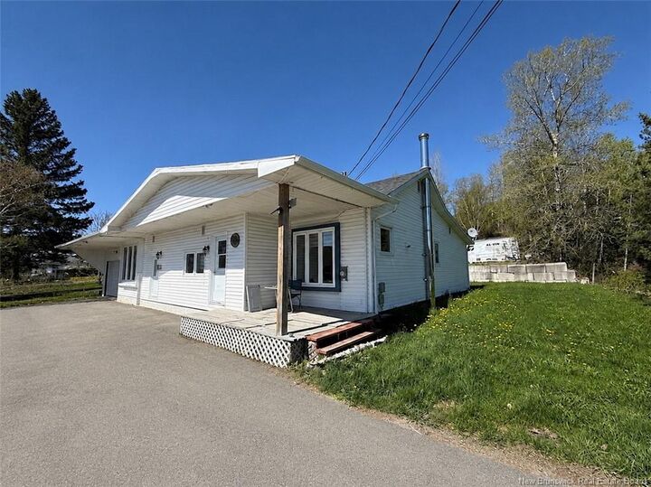 1043 Victoria Street — photo 1