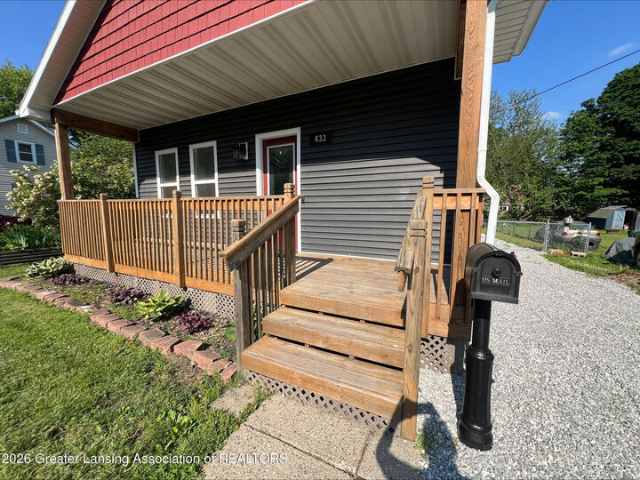 Property Photo:  433 Prairie Street  MI 48813 