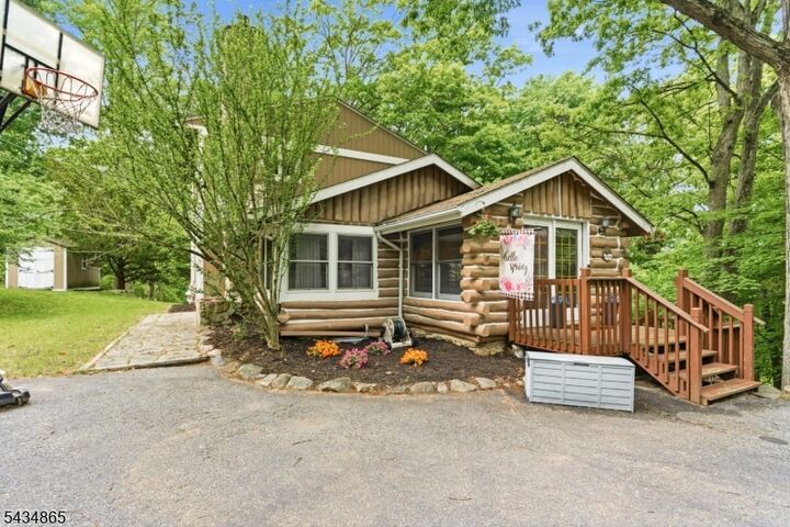 Property Photo: 158 Glenside Trl NJ 07871