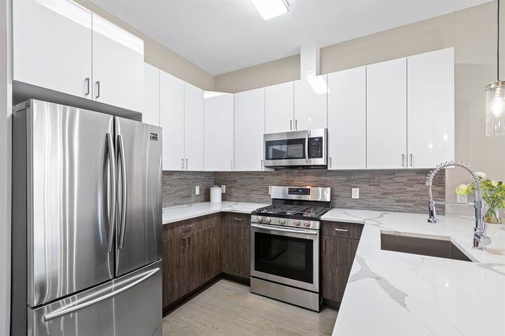 Property Photo:  313 Pine St 209  NJ 07304 