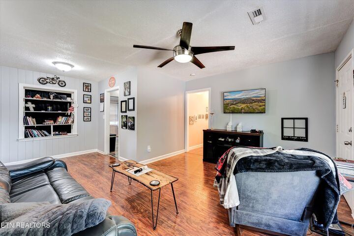 Property Photo:  512 Akers St  TN 37804 