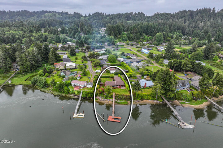 Property Photo:  871 SE River View Lane  OR 97394 