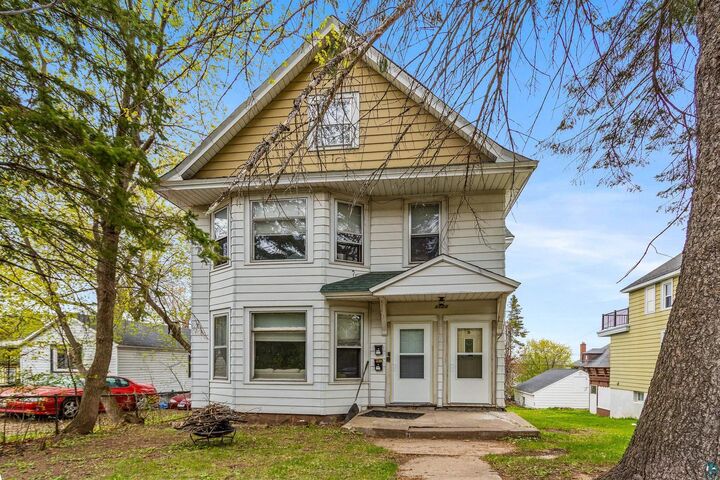 Property Photo:  1122 E 5th St  MN 55805 