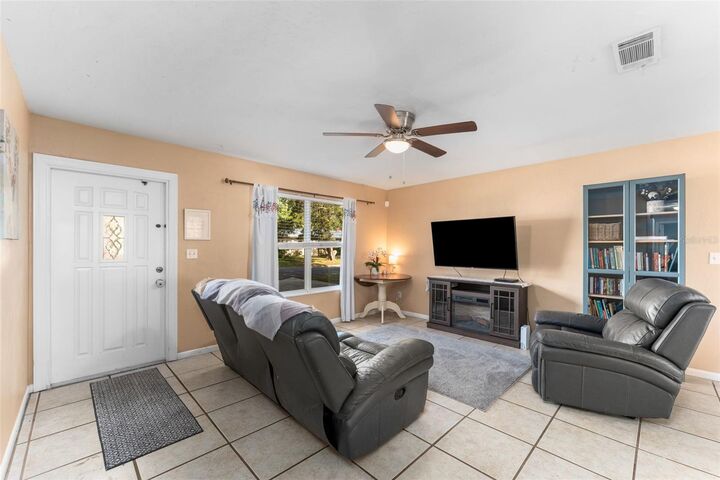 Property Photo:  6511 NW 29th Terrace  FL 32653 