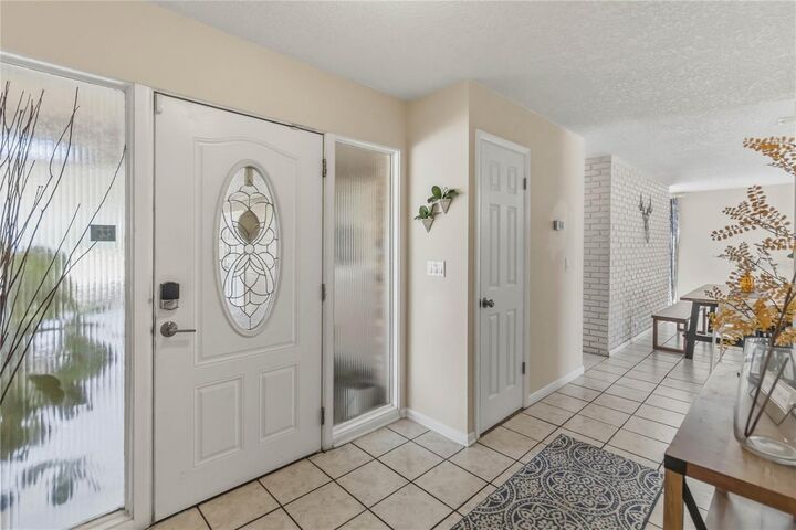 Property Photo: 842 Nana Avenue FL 32809