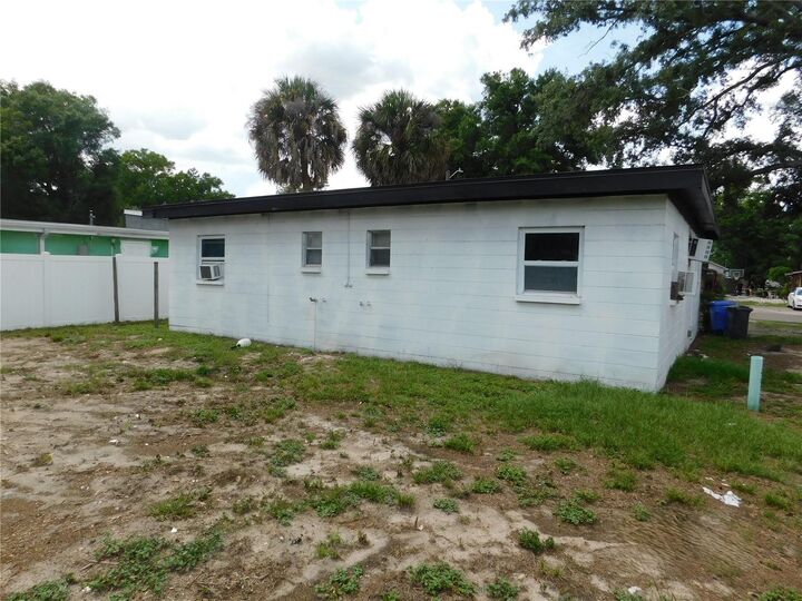 Property Photo:  913 E 122nd Avenue  FL 33612 