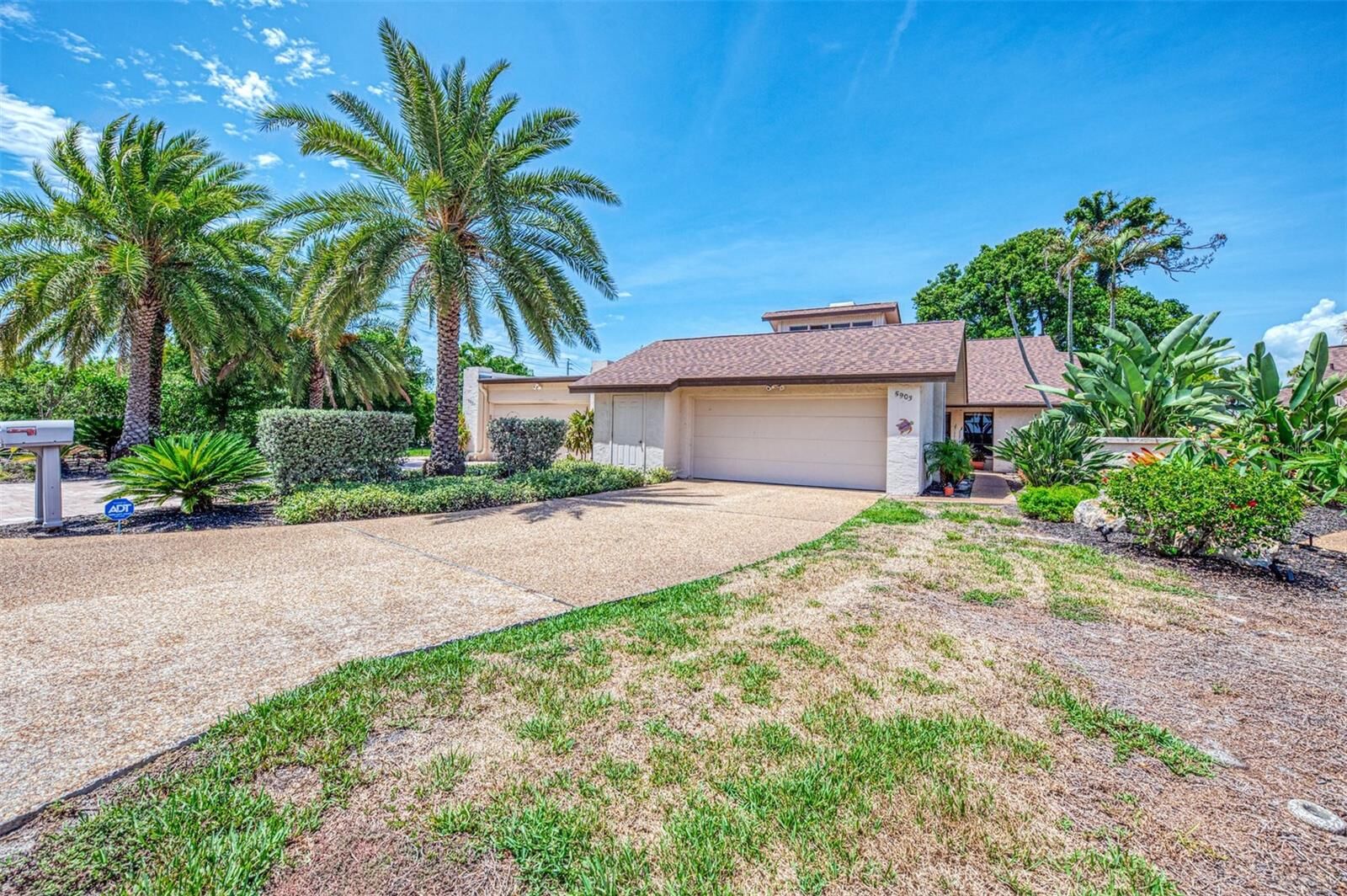 Property Photo:  5903 La Vista Lane  FL 34210 
