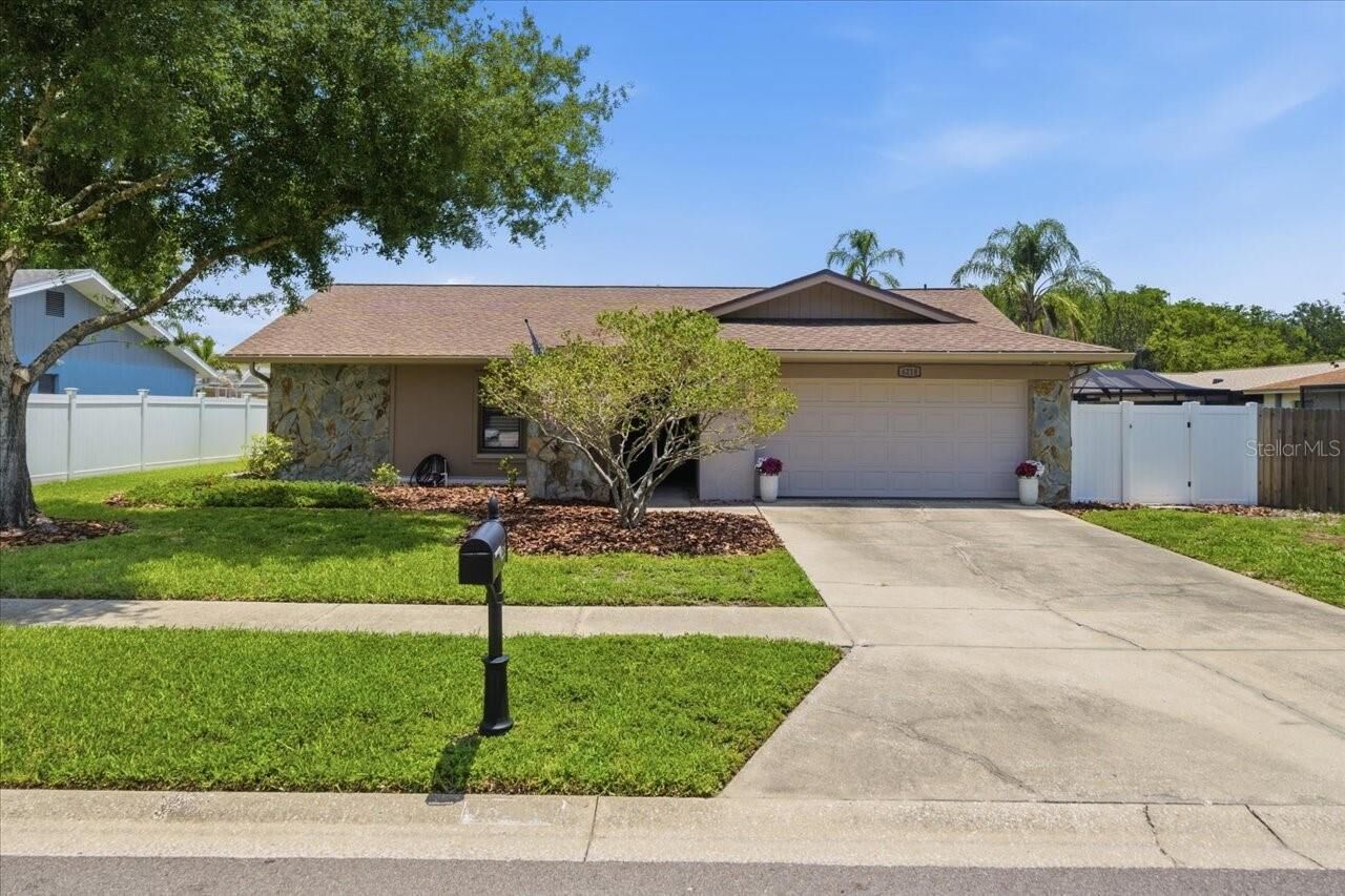 Property Photo:  4218 Hollowtrail Drive  FL 33624 