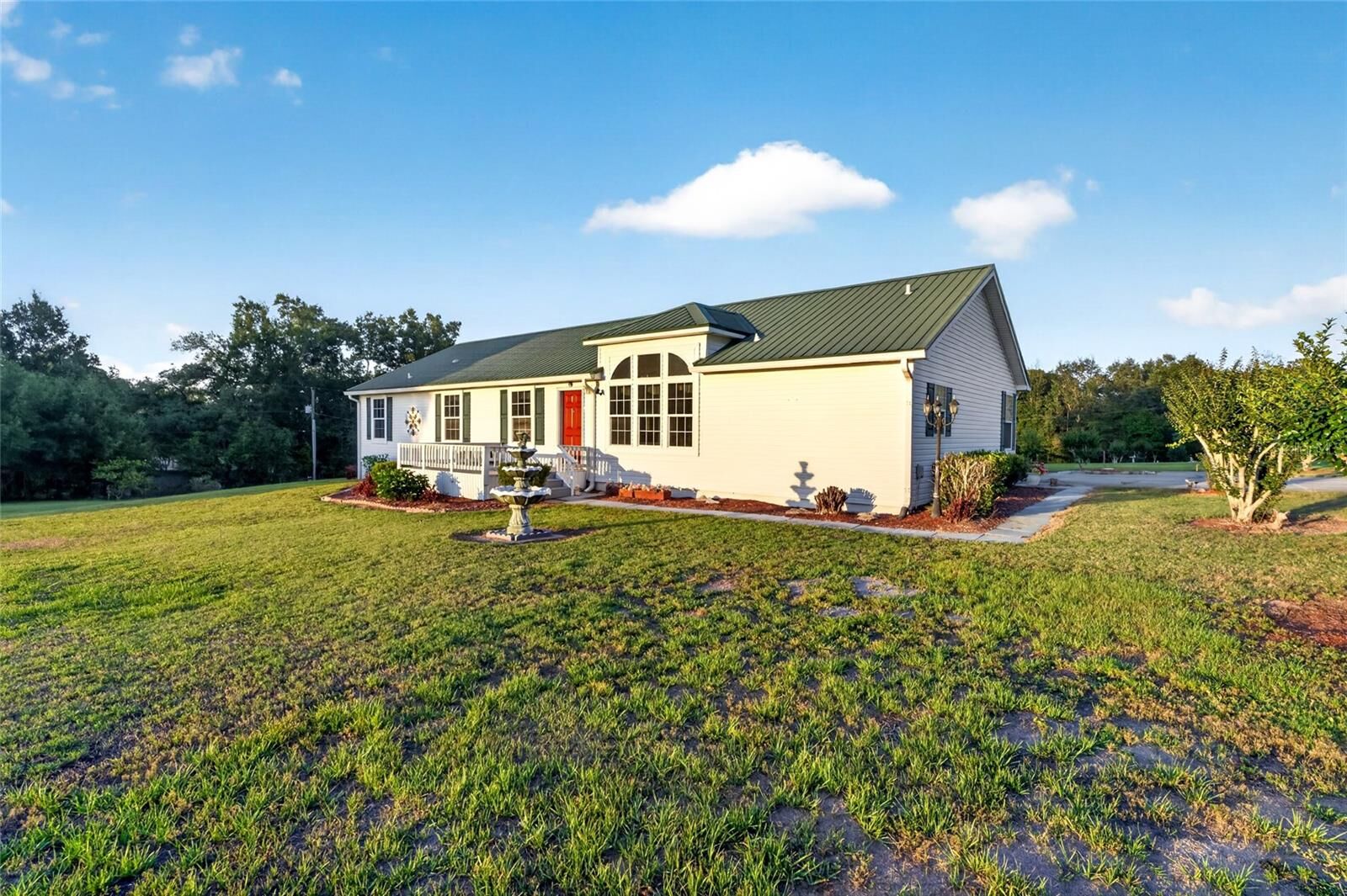 Property Photo: 9712 US Highway 301 FL 33525