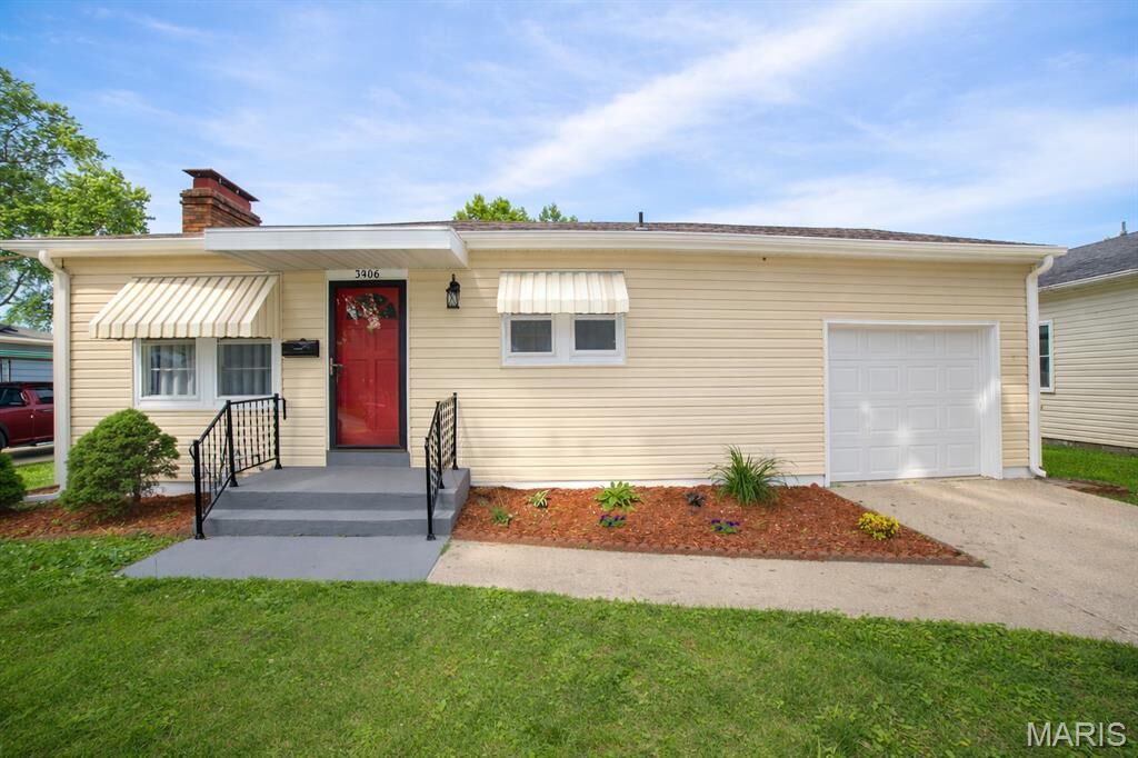 Property Photo:  3906 Franklin Avenue  IL 62040 