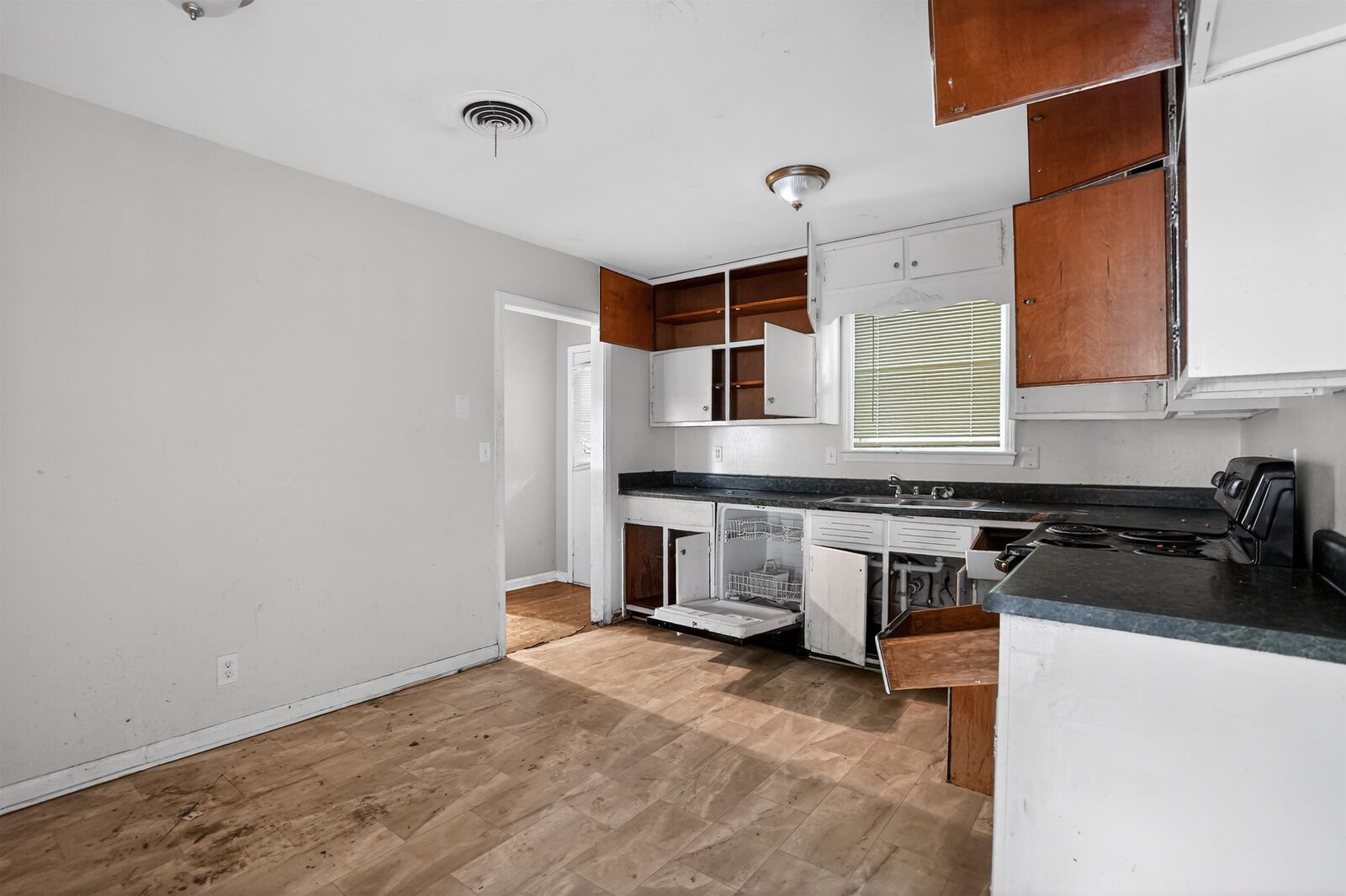 Property Photo:  1890 Pennel Rd  TN 38116 